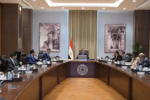 رئيس الوزراء المصري يرأس اجتماعاً لمتابعة إجراءات طرح الشركات التابعة للقوات المسلحة (فيسبوك)