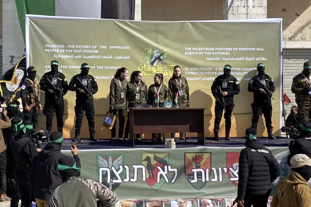 الرهينات اللاتي أُطلق سراحهن من قطاع غزة (د.ب.أ)