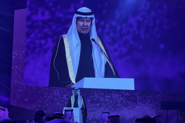 Suudi Arabistan Enerji Bakanı Prens Abdulaziz bin Selman, başkent Riyad'da düzenlenen Arap Enerji Fonu kuruluş yıldönümü töreninde konuştu (Şarku'l Avsat)