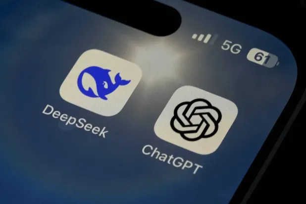 DeepSeek ve ChatGPT yapay zeka araçlarının simgeleri (AP)