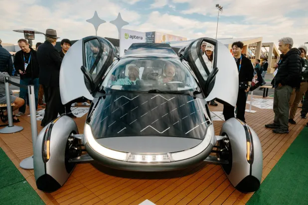 سيارة بالطاقة الشمسية من «أبتيرا»