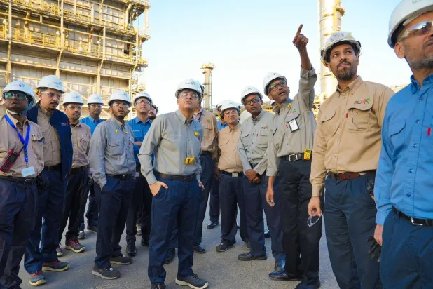 مهندسون في شركة «بترورابغ» (إكس)