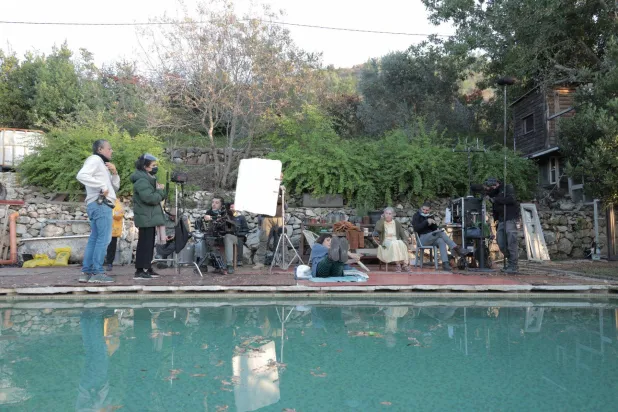 خلال تصوير فيلم «كوستا برافا» اللبناني بطريقة مراعية للمعايير البيئية (بسام الأسعد)