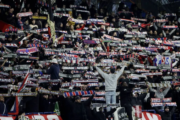 شرطة مدينة شتوتغارت الألمانية الأربعاء اعتقلت 59 من مشجعي باريس سان جيرمان الفرنسي (رويترز)