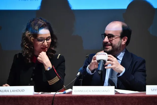 جيان لوكا ولورا لحود خلال المؤتمر الصحافي (إنستغرام)