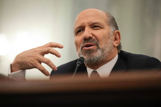 مرشح ترمب لمنصب وزير التجارة يتحدث أمام لجنة التجارة والعلوم والنقل بمجلس الشيوخ (أ.ف.ب)