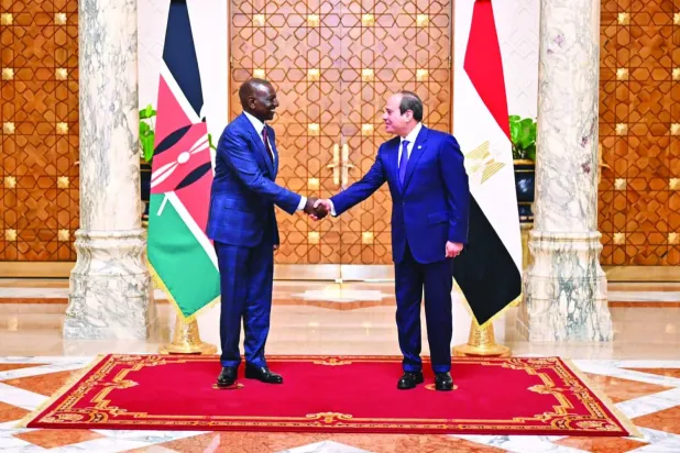 Mısır Cumhurbaşkanı Abdulfettah Sisi ve Kenyalı mevkidaşı William Ruto dün Kahire'de bir araya geldi. (Mısır Cumhurbaşkanlığı)