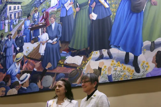 تكريم مَن كسبن الحقوق بالنضال (أ.ب)