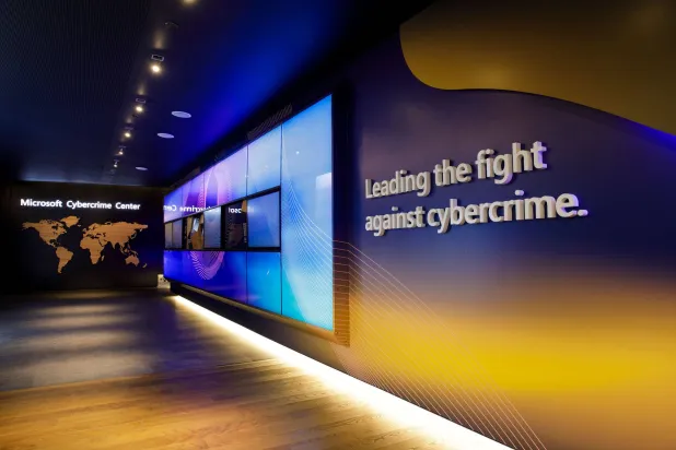 «مايكروسوفت»: نحن لا نتفاعل فقط مع التهديدات الإلكترونية بل نلاحق المجرمين ونفكك شبكاتهم ونجعل الإنترنت مكاناً أكثر أماناً للجميع (مايكروسوفت)