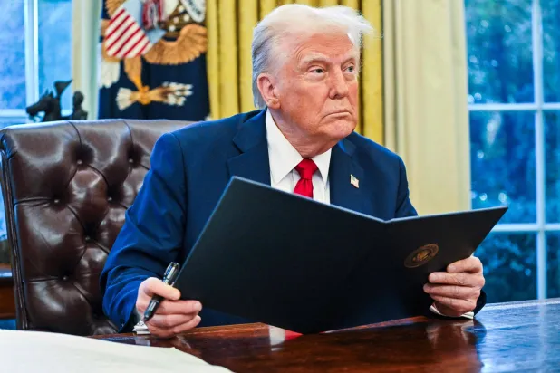 الرئيس الأميركي دونالد ترمب في المكتب البيضاوي (أ.ف.ب)