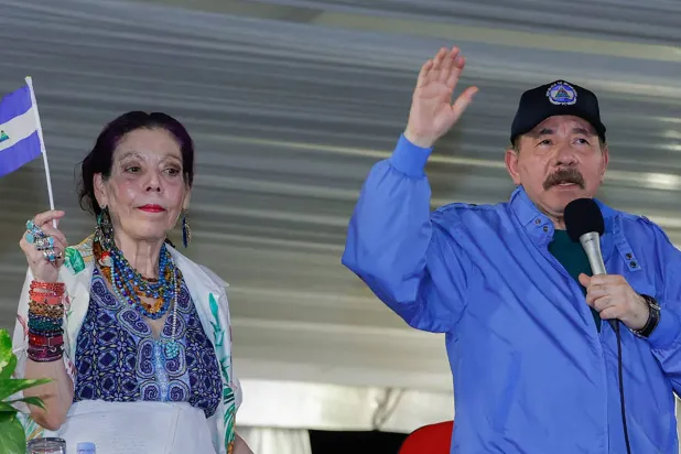 دانيال أورتيغا وزوجته روزاريو (أرشيفية - أ.ف.ب)