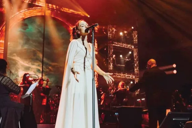 تستقطب جمهورها من جيل الشباب وغيرهم بأغانيها الرومانسية والهادئة (كارلا شمعون)