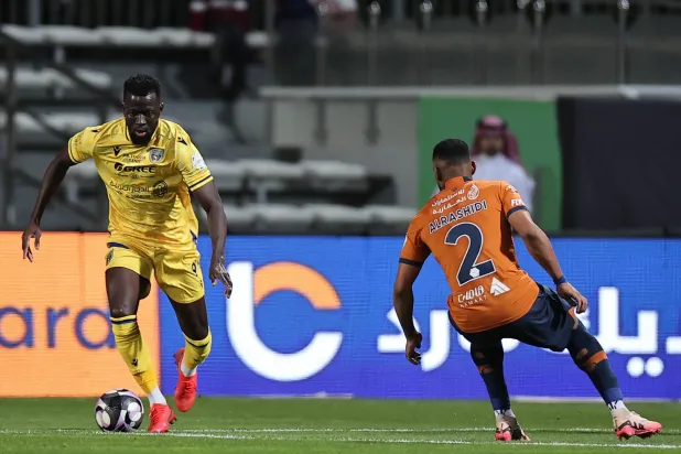 جانب من مواجهة الفيحاء وضيفه التعاون (تصوير: سعد العنزي)