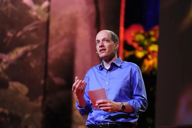 Alain de Botton, yazdığı kitaplar kadar verdiği konuşmalarla da tanınıyor (TED/YouTube)