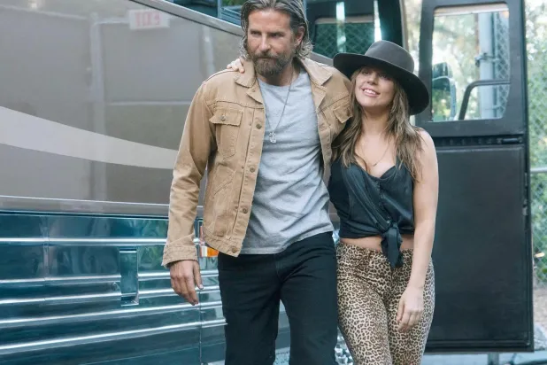 Bir Yıldız Doğuyor'da Bradley Cooper'a (solda) Lady Gaga (sağda) eşlik etmişti (Warner Bros)