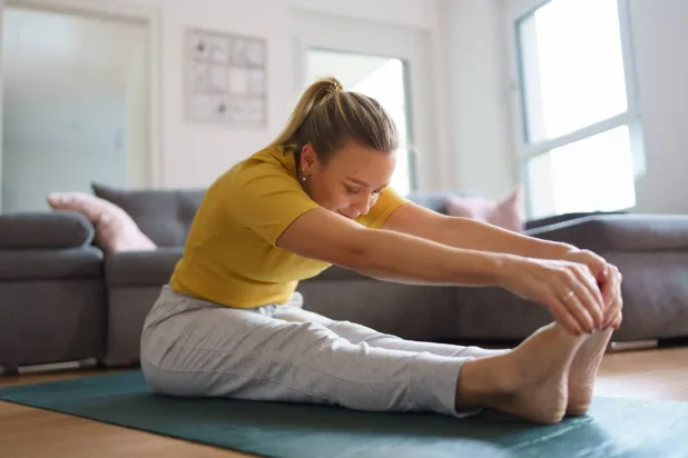 الشخص يحتاج إلى اتباع بعض النصائح والتوجيهات عند ممارسة هذه التمارين المنزلية (رويترز)