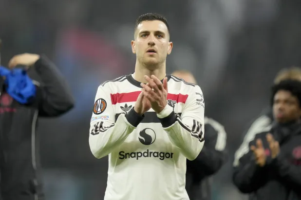 ديوغو دالوت مدافع فريق مانشستر يونايتد (أ.ب)