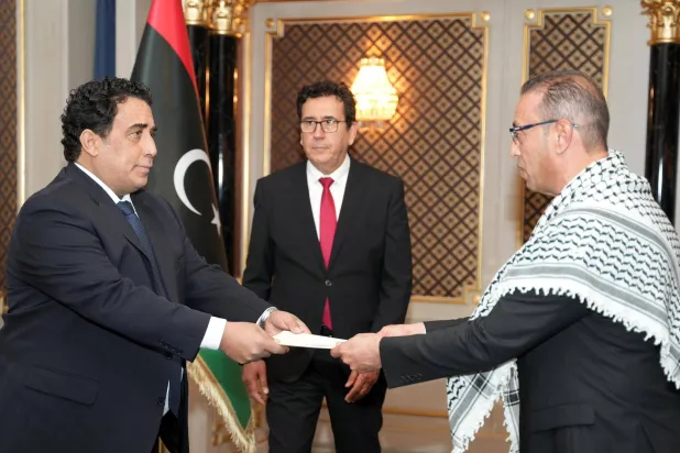 المنفي يعتمد أوراق عدة سفراء بطرابلس من بينهم سفير فلسطين (المجلس الرئاسي)