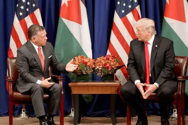 الملك عبد الله الثاني خلال لقائه الرئيس الأميركي دونالد ترمب في البيت الأبيض 20 سبتمبر (أيلول) 2017 (الديوان الهاشمي عبر منصة «إكس»)