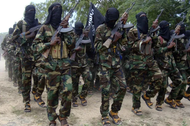 عناصر من حركة «الشباب» الصومالية (أ.ب)