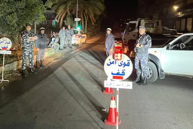 حاجز لقوى الأمن الداخلي في أحد شوارع بيروت ليلة رأس السنة (موقع قوى الأمن)