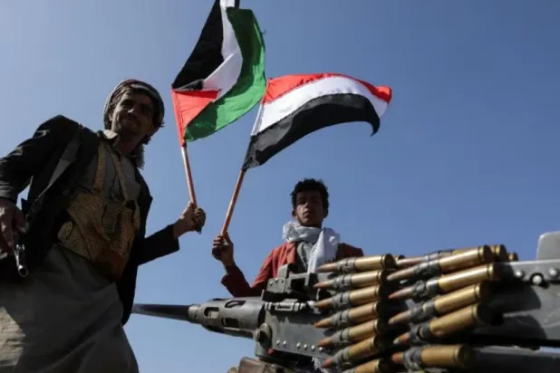 اتهامات يمنية للجماعة الحوثية باستثمار مواجهتها للغرب وإسرائيل ضد السكان المحليين (رويترز)