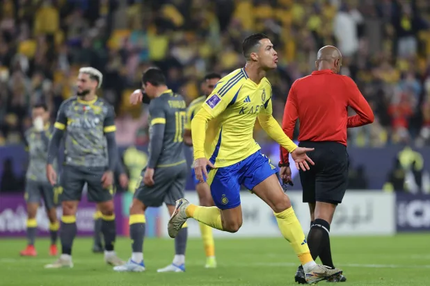 تألق النصر برباعية في شباك الوصل الإماراتي (تصوير: عبد العزيز النومان)