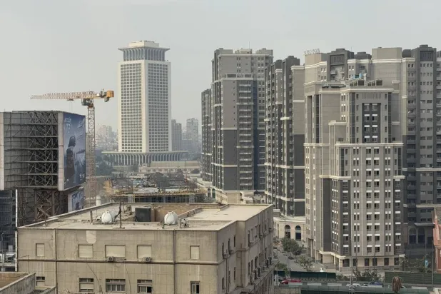 أعمال إنشائية ومبانٍ حديثة بوسط القاهرة (تصوير: عبد الفتاح فرج) 