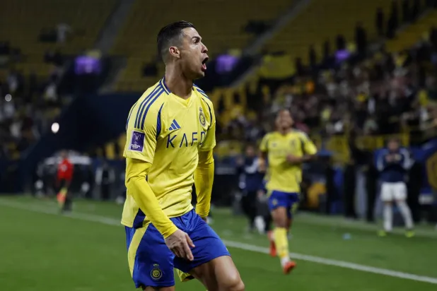 كريستيانو رونالدو سعيد مع أسرته بالرياض (رويترز)