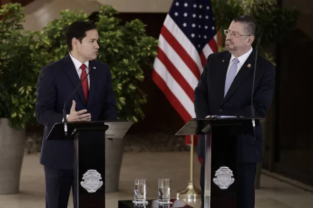 وزير الخارجية الأميركي ماركو روبيو خلال مؤتمره الصحافي مع الرئيس الكوستاريكي رودريغو روبيلس (إ.ب.أ)