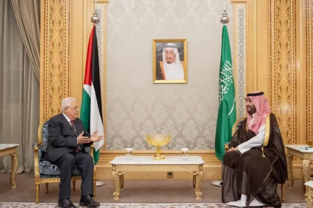 Suudi Arabistan Başbakanı ve Veliaht Prensi Muhammed bin Selman, Filistin Devlet Başkanı Mahmud Abbas'ı Riyad'da kabul etti. (SPA)