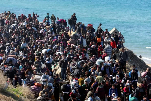 Ateşkes ilanının ardından yerinden edilmiş Filistinliler kuzey Gazze'ye geri dönüyor (Arşiv)