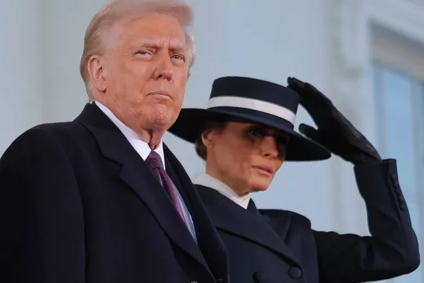 الرئيس الأميركي دونالد ترمب وزوجته ميلانيا في يوم التنصيب (رويترز)