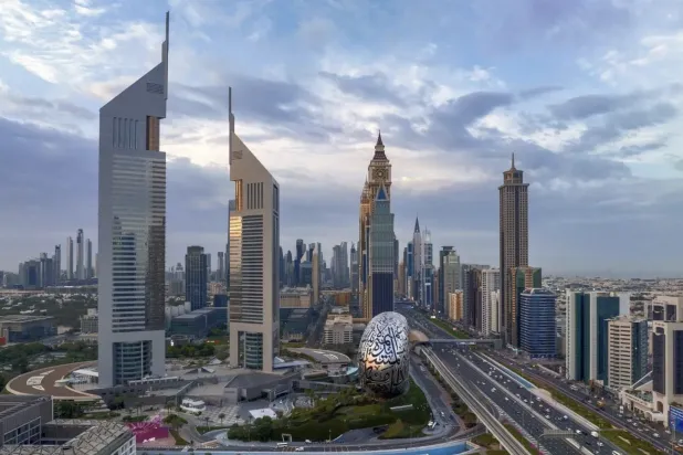 شهد اقتصاد دبي نمواً في العديد من القطاعات والمجالات من بينها الأنشطة العقارية وقطاع النقل والتخزين (وام)