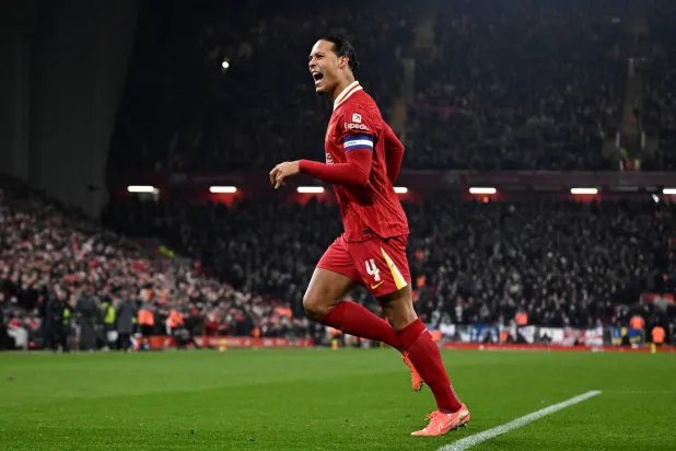 فيرجيل فان دايك قائد ليفربول (رويترز)