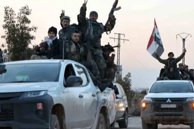 الجيش السوري يدفع بتعزيزات من الجنود إلى محاور حلب (إكس)