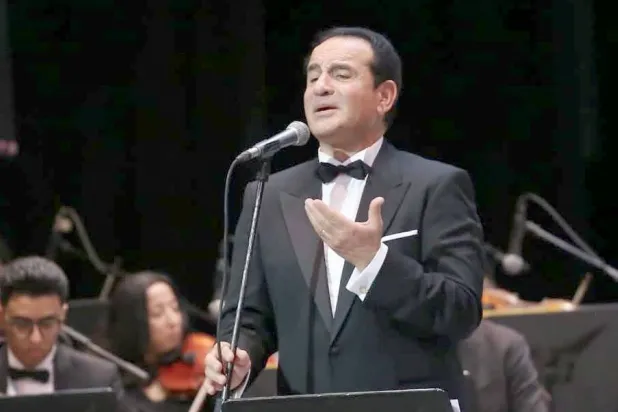 محمد ثروت في حفل فرقة التراث بالأوبرا المصرية ({الشرق الأوسط})