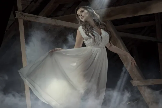 من كليبها الغنائي {مكمّلة بالنيّة} (هناء الادريسي)