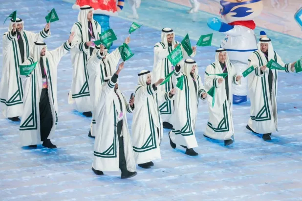 البعثة السعودية خلال مسيرة الافتتاح (الشرق الأوسط)