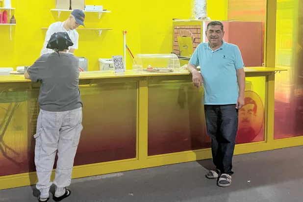 "أخو منقوشة" يقدم مذاق المنقوشة اللبنانية على أصولها (الشرق الاوسط)