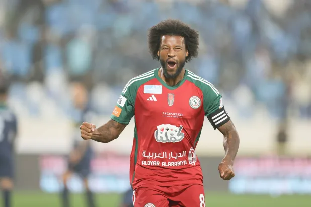 فينالدوم محتفلاً بهدفه في شباك الأخدود (تصوير: عدنان مهدلي)