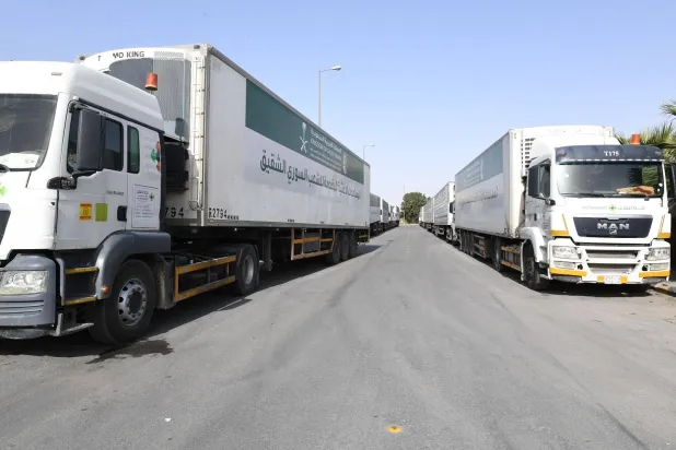 القوافل الإغاثية السعودية في اتجاهها إلى سوريا (مركز الملك سلمان للإغاثة)