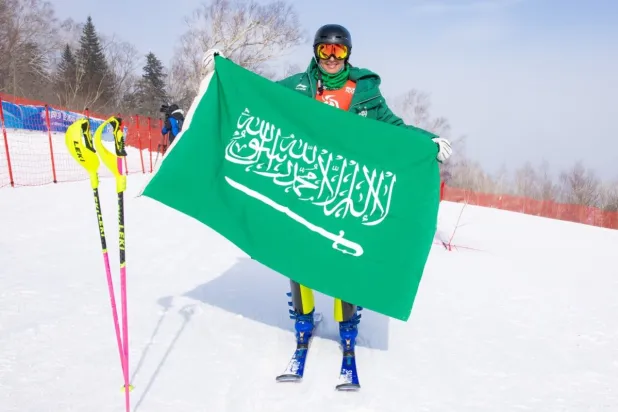 شريفة الدوسري ترفع العلم السعودي في سباق التزلج الألبي (الشرق الأوسط)