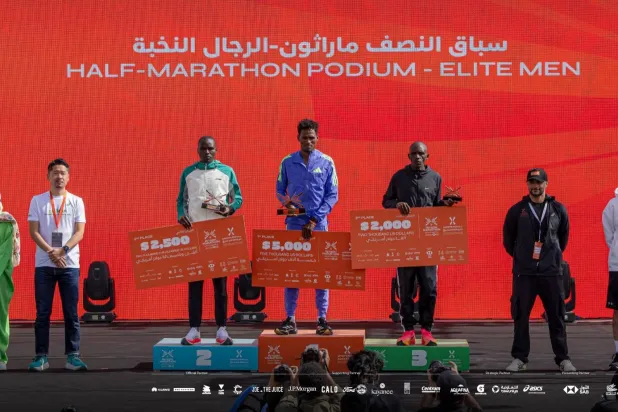 جانب من تتويج الفائزين (الشرق الأوسط)