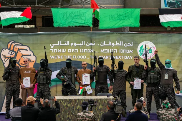 «حماس» تُبادل وتتحدى: اليوم التالي لنا «حماس» تُبادل وتتحدى: اليوم التالي لنا