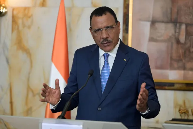 رئيس النيجر المخلوع محمد بازوم (أرشيفية - أ.ف.ب)