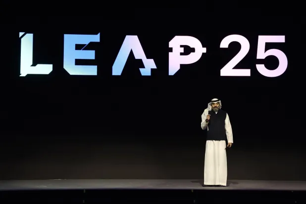 وزير الاتصالات وتقنية المعلومات المهندس عبد الله السواحة يفتتح فعاليات مؤتمر (LEAP 25) بشعار «نحو آفاق جديدة» (ليب) 