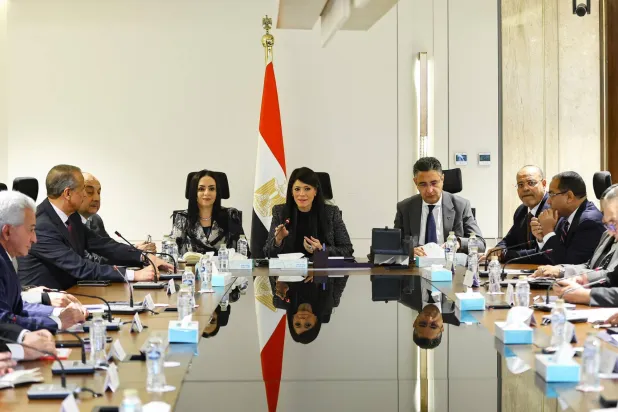 جانب من اجتماع المجلس القومي للأجور برئاسة وزيرة التخطيط المصرية رانيا المشاط (الشرق الأوسط)