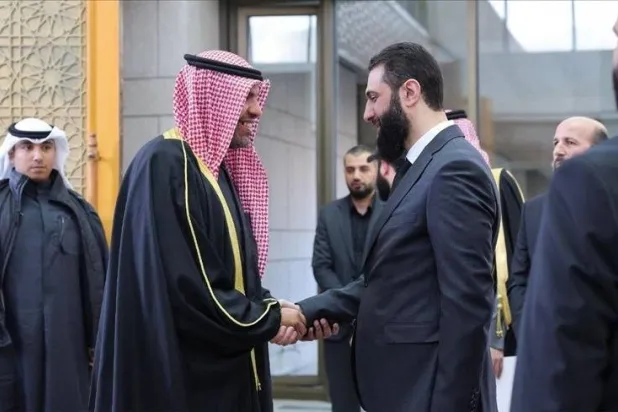 الرئيس السوري الشرع مستقبلاً وزير خارجية الكويت عبد الله اليحيا ديسمبر الماضي (حساب الرئاسة)