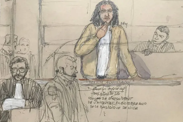 رسمٌ يوم 10 فبراير 2025 يظهر محاكمة إبراهيم عويساوي الذي طعن 3 أشخاص حتى الموت في كنيسة بمدينة نيس جنوب فرنسا عام 2020 (د.ب.أ)